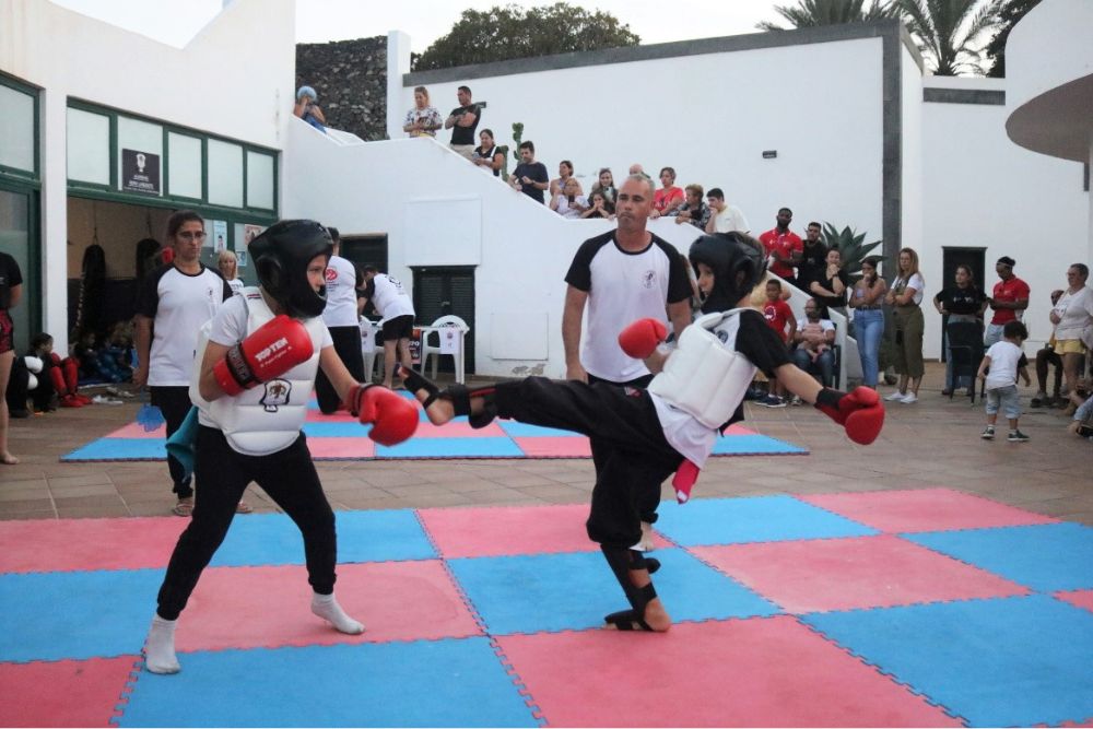 Practicantes de kenpo en Playa Blanca