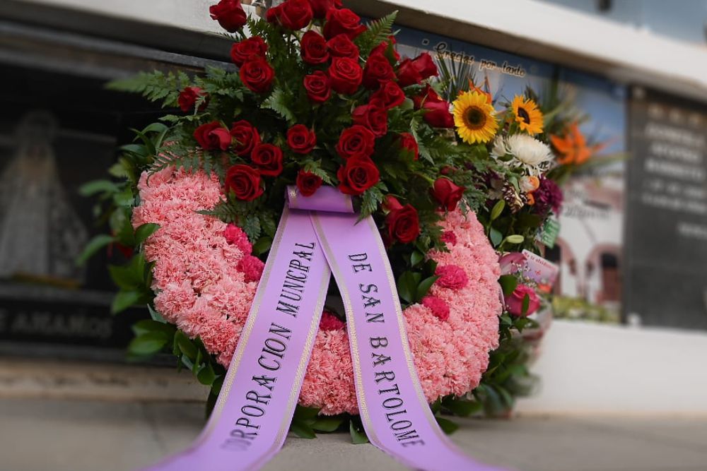 Ofrenda floral a Alexis Tejera