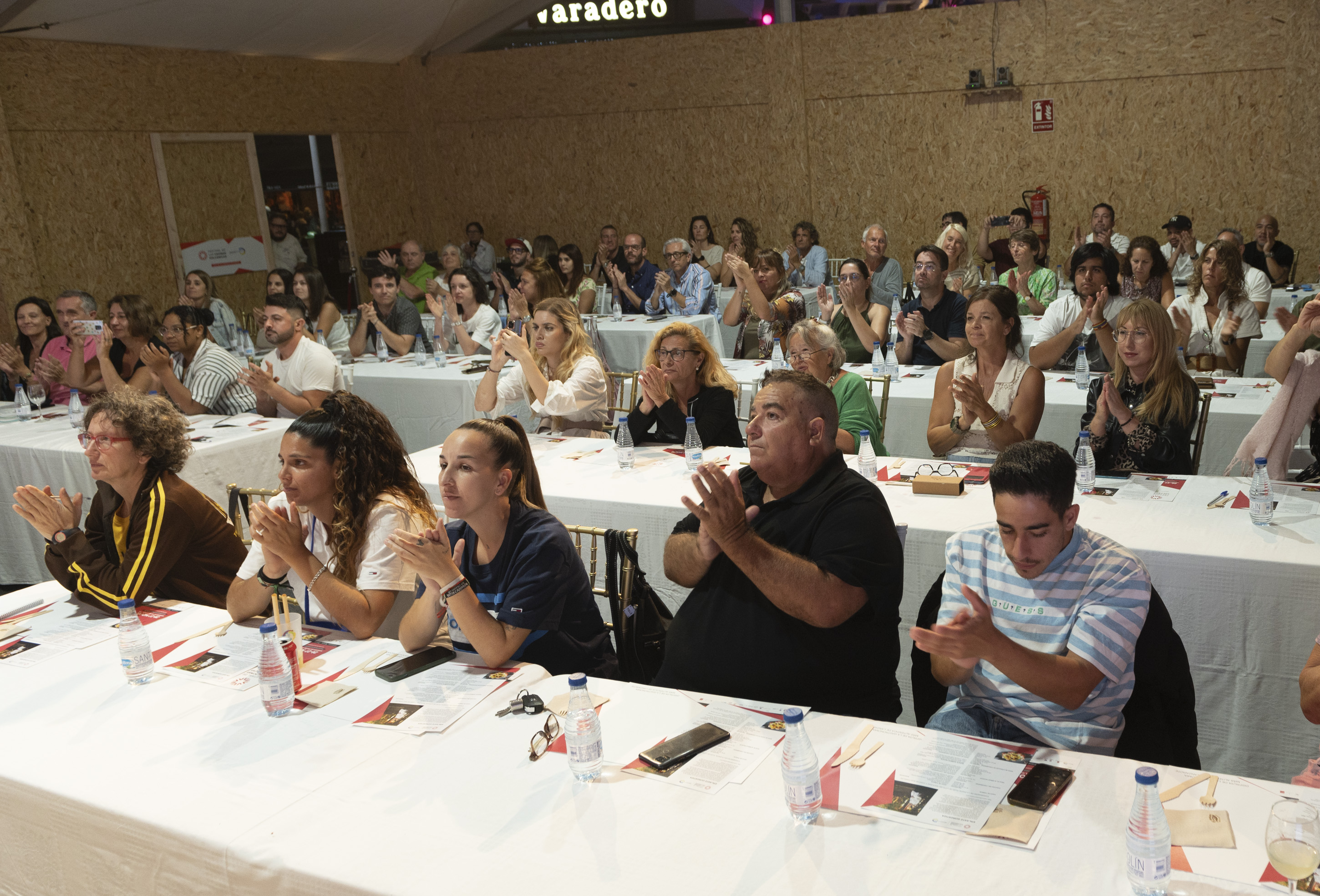 Cristóbal Oliveros, de la familia de pescadores de La Santa, en la ponencia sobre el producto en el Festival de las Cocinas Volcánicas