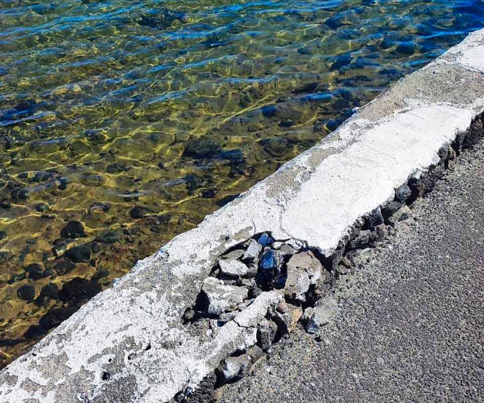 Estado de un muro en el norte de la isla