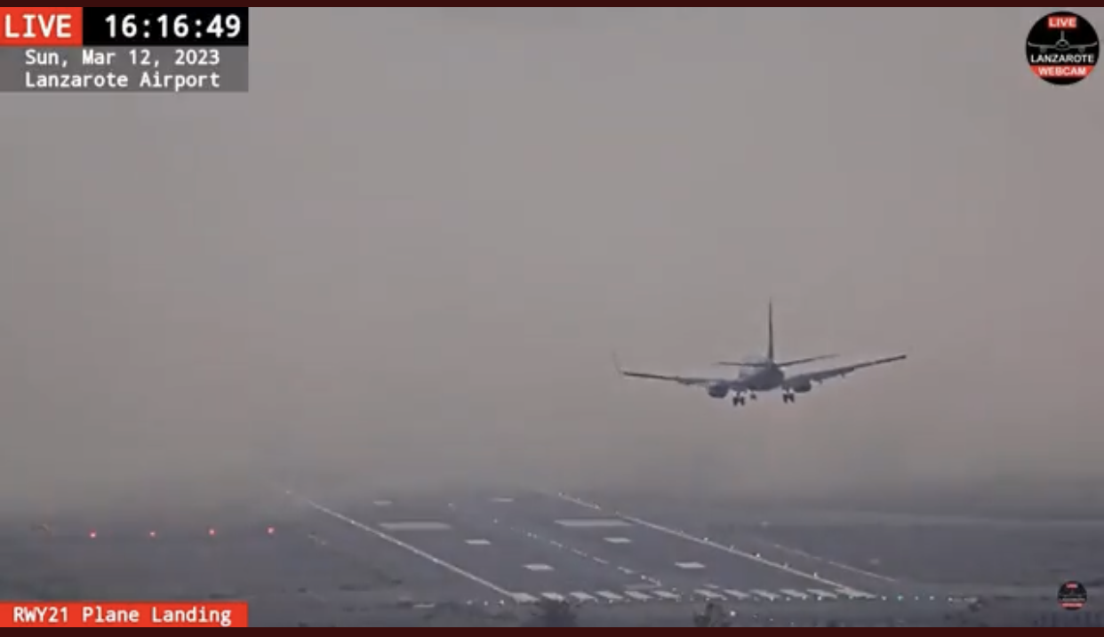 Avión a punto de aterrizar en Lanzarote