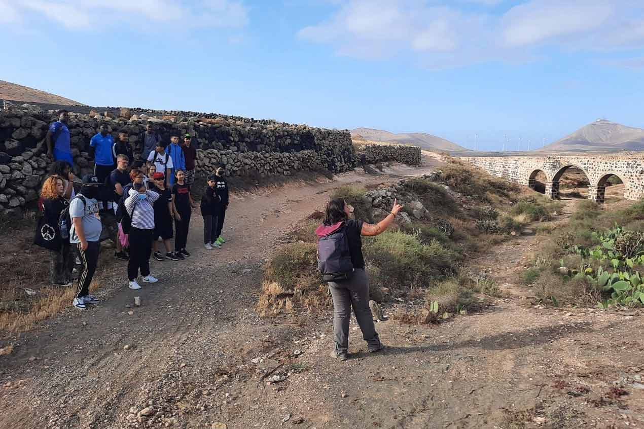 Estudiantes del Blas Cabrera en el yacimiento arqueológico de Zonzamas