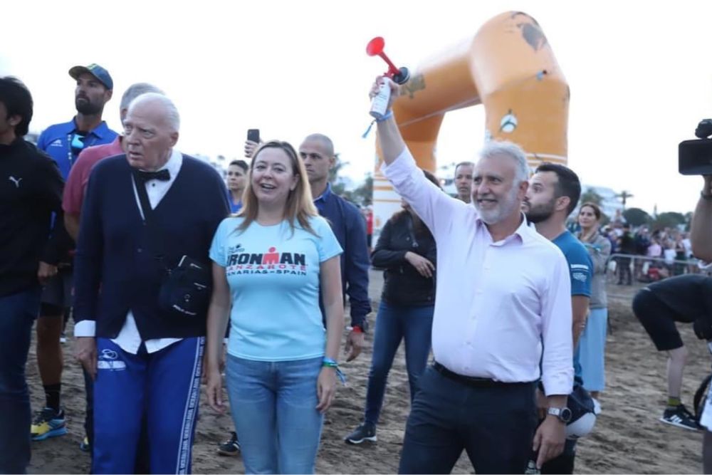 El presidente del Gobierno de Canarias da el pistoletazo de salida del Ironman