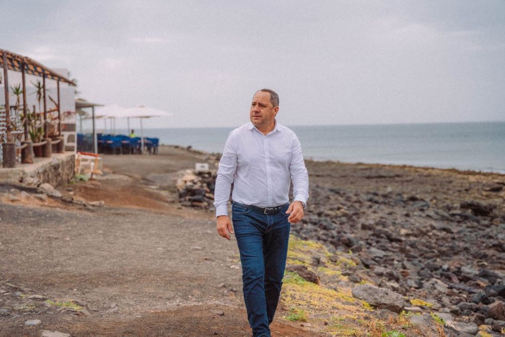 Juan Monzón en el pueblo de El Golfo