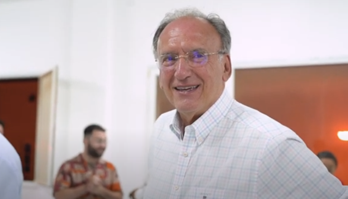 Manolo Fajardo en la sede del PSOE al finalziar el recuento.