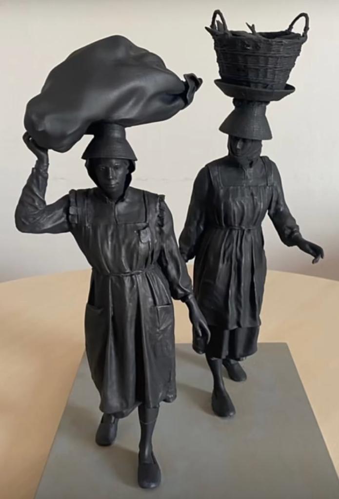 Boceto de la escultura.