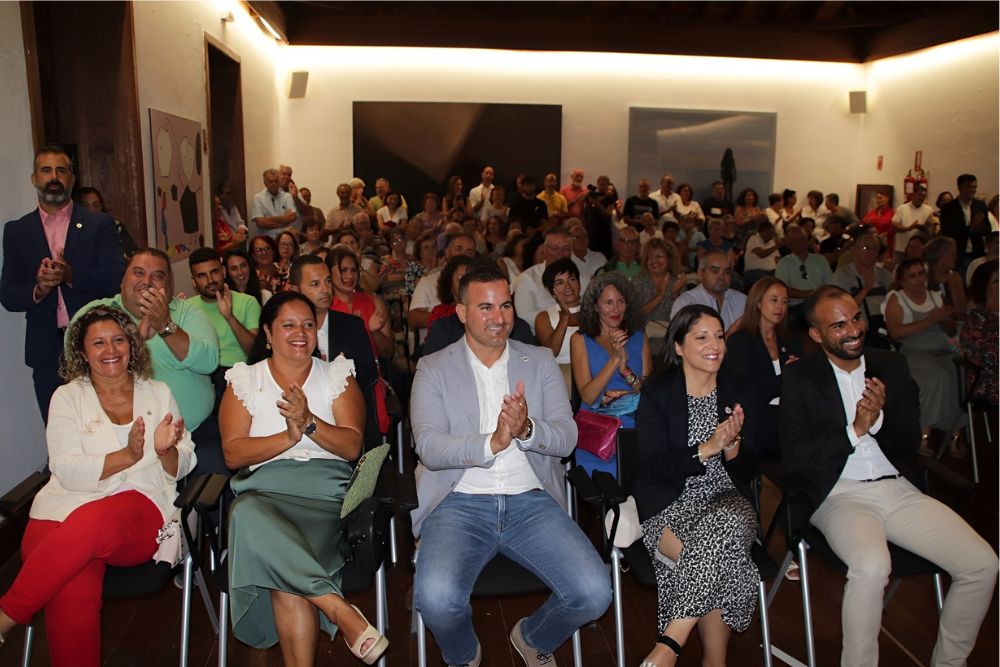 Público en el pregón de Los Remedios