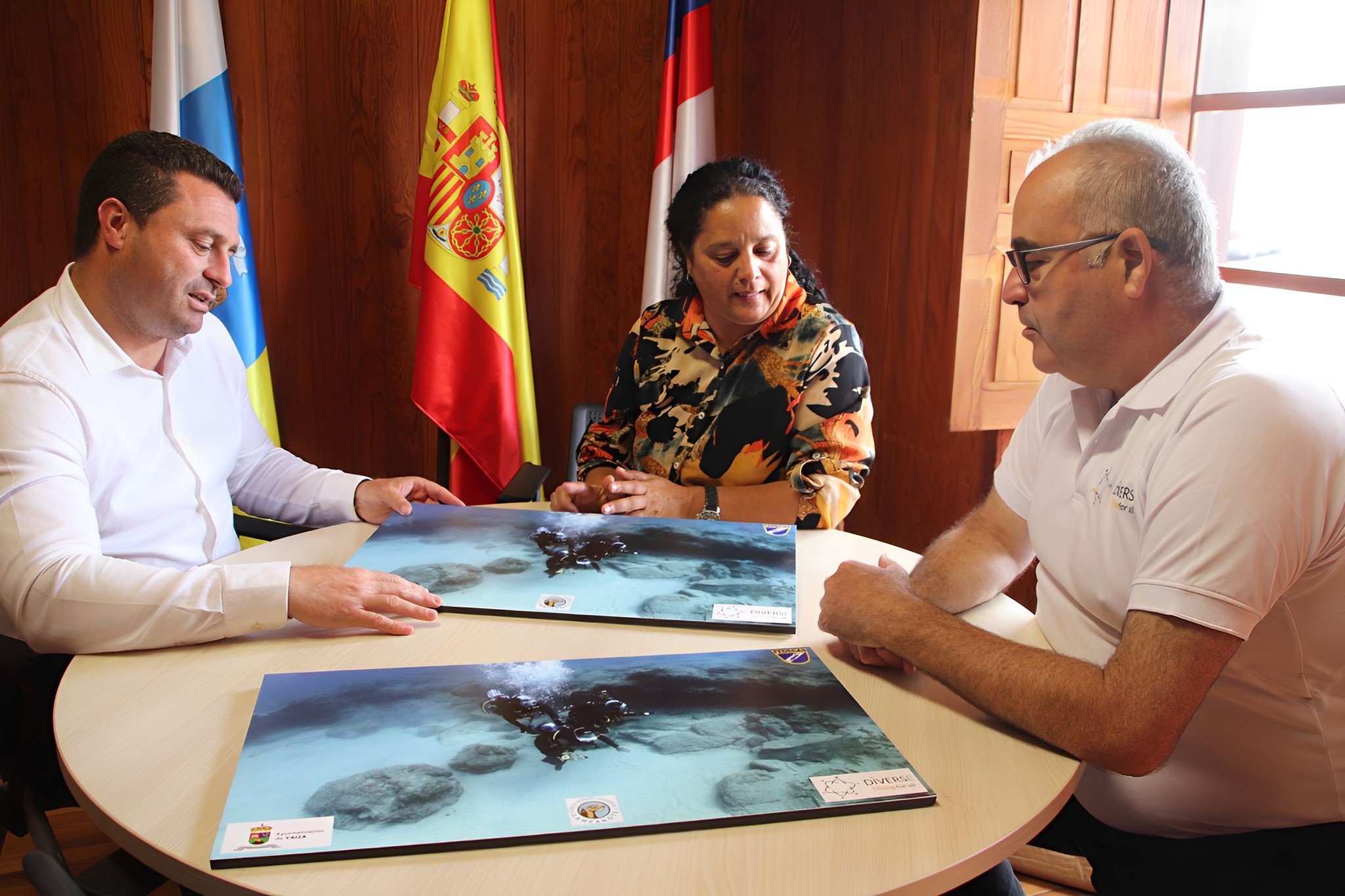 El alcalde Óscar Noda con la organización del evento.