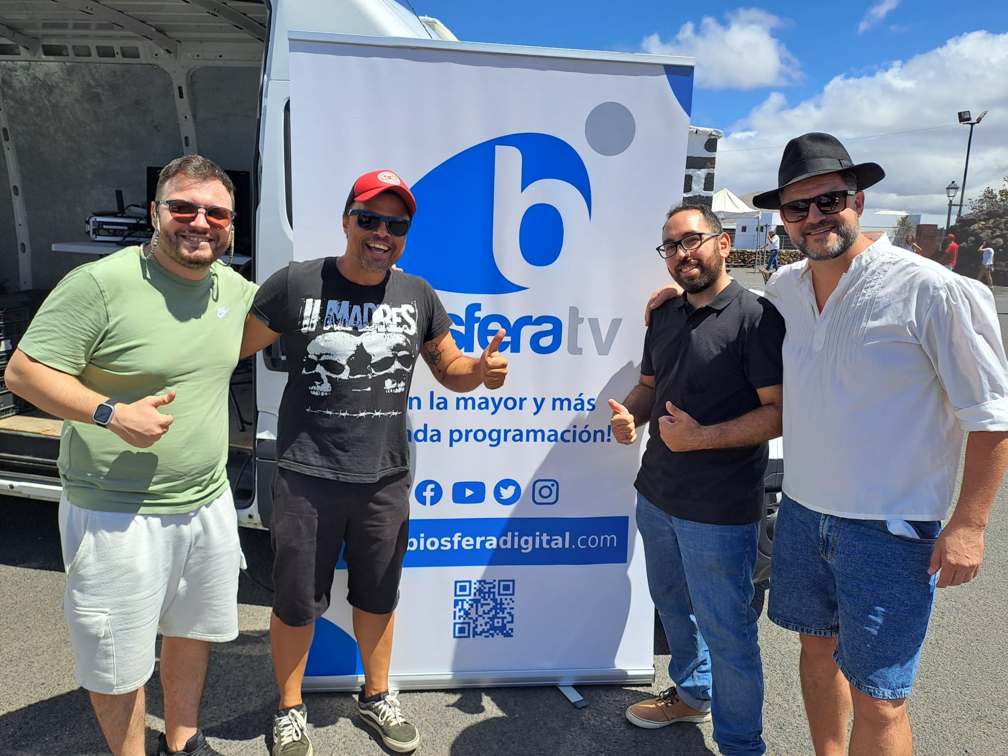 Parte del equipo de Biosfera TV que este sábado llevó la emisión de la romería de Los Dolores a todos los hogares