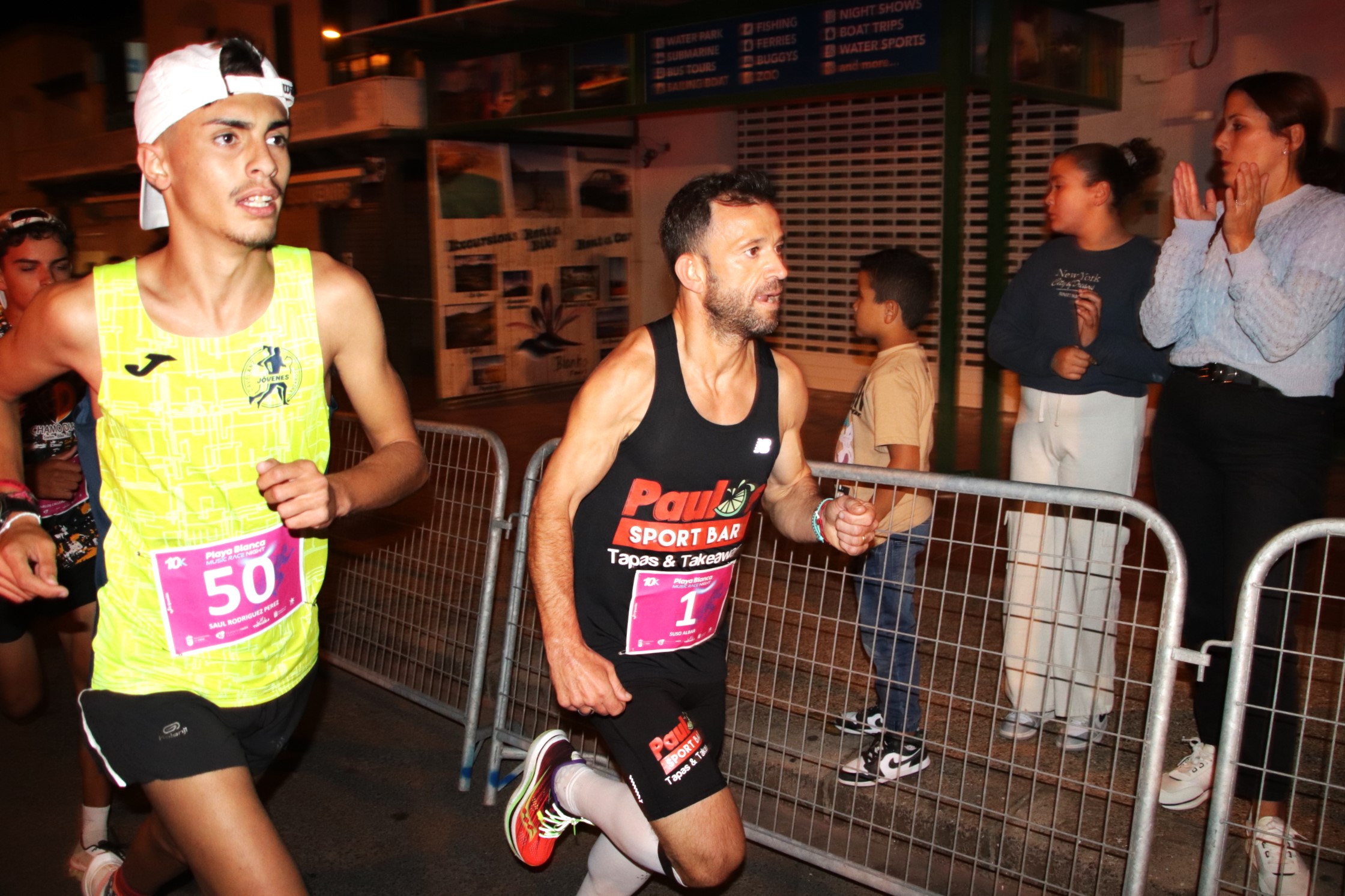 Suso Albar, de negro, ganador 10 km.