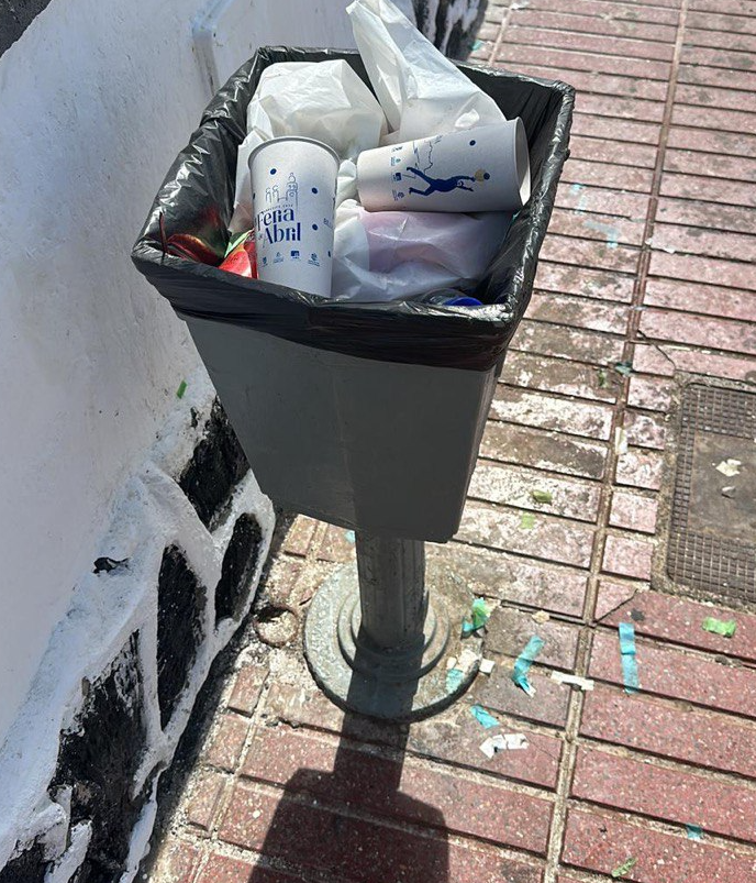 Papelera tras la Feria de Abril.