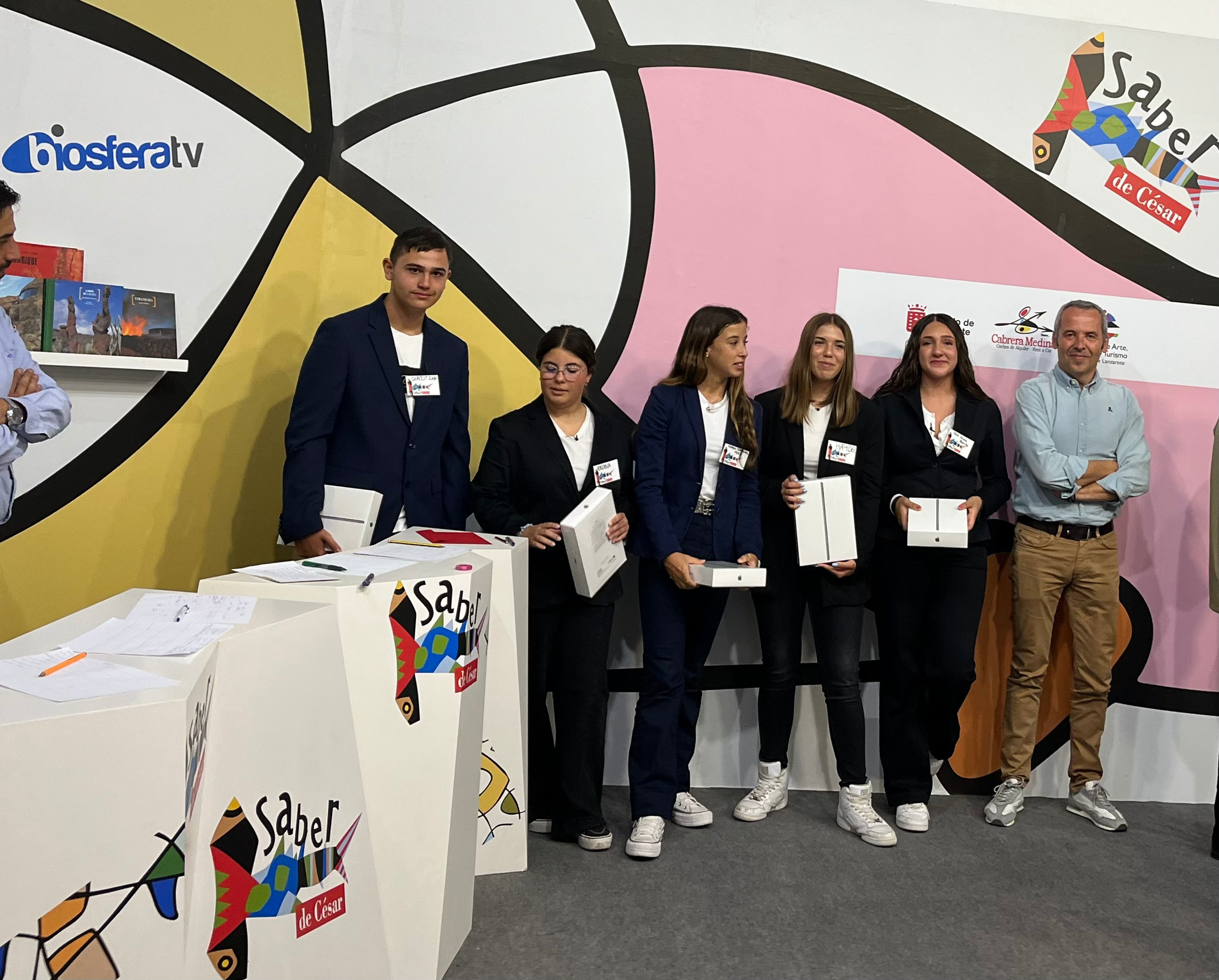IES Tinajo "A" con su premio.