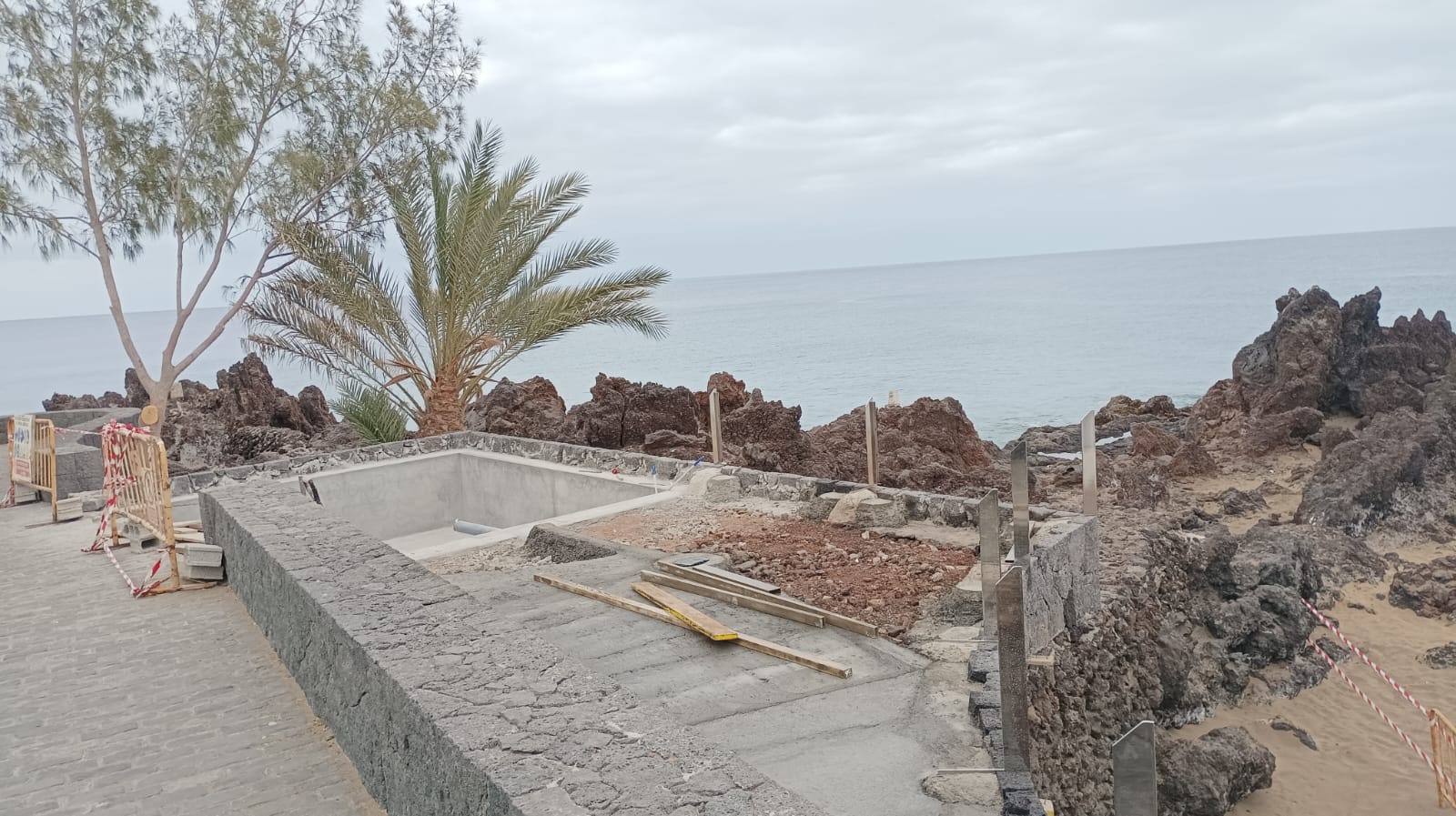 Obras en Playa Chica.