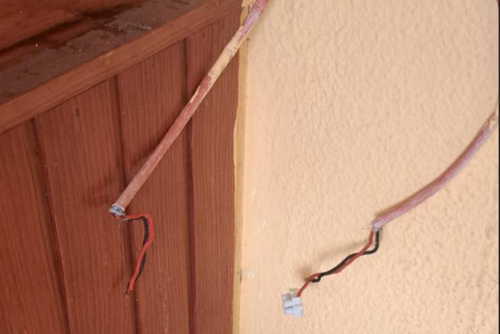 Cables sueltos en la Casa del Mar.