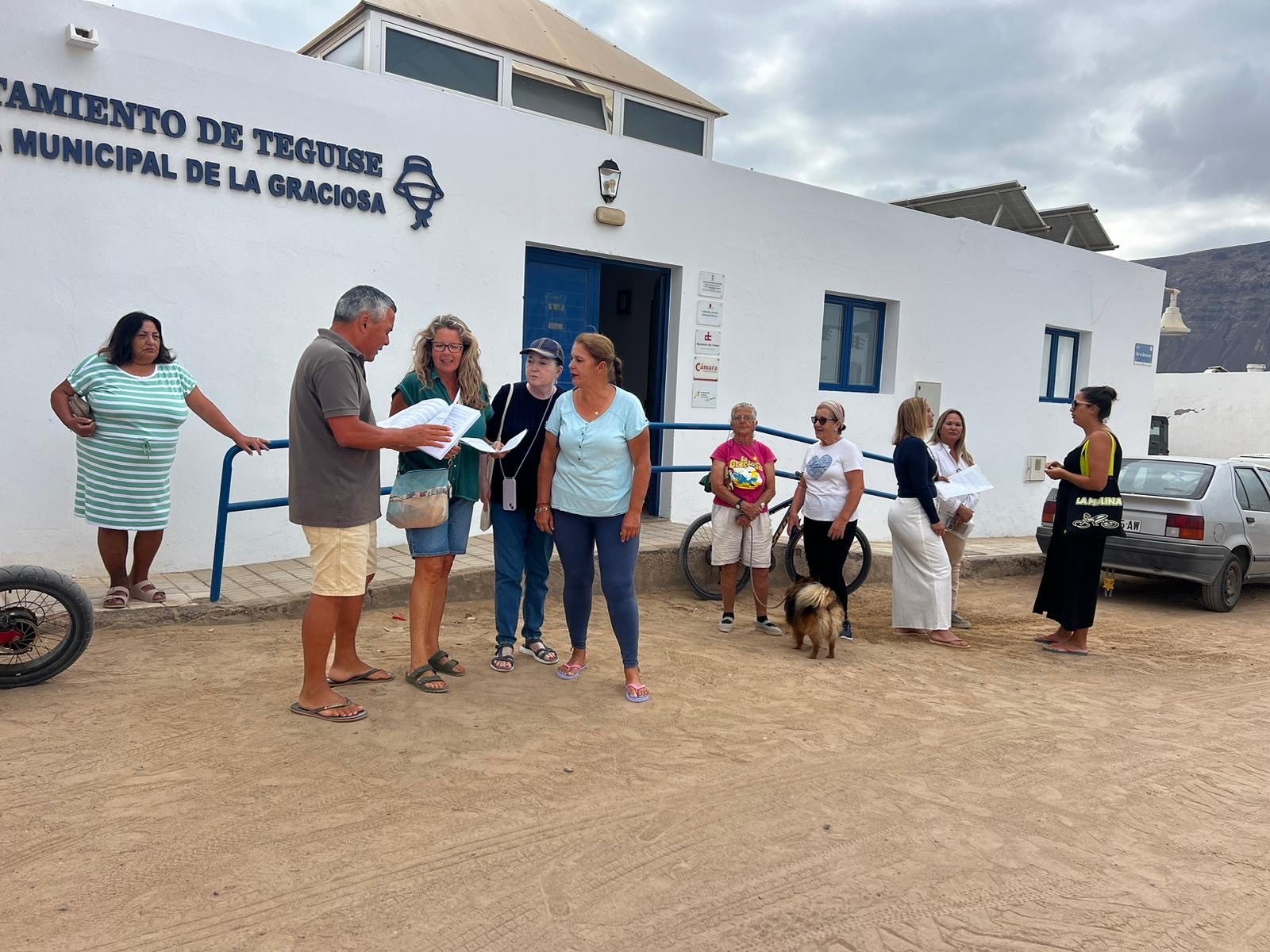 Recogida de firmas en La Graciosa.