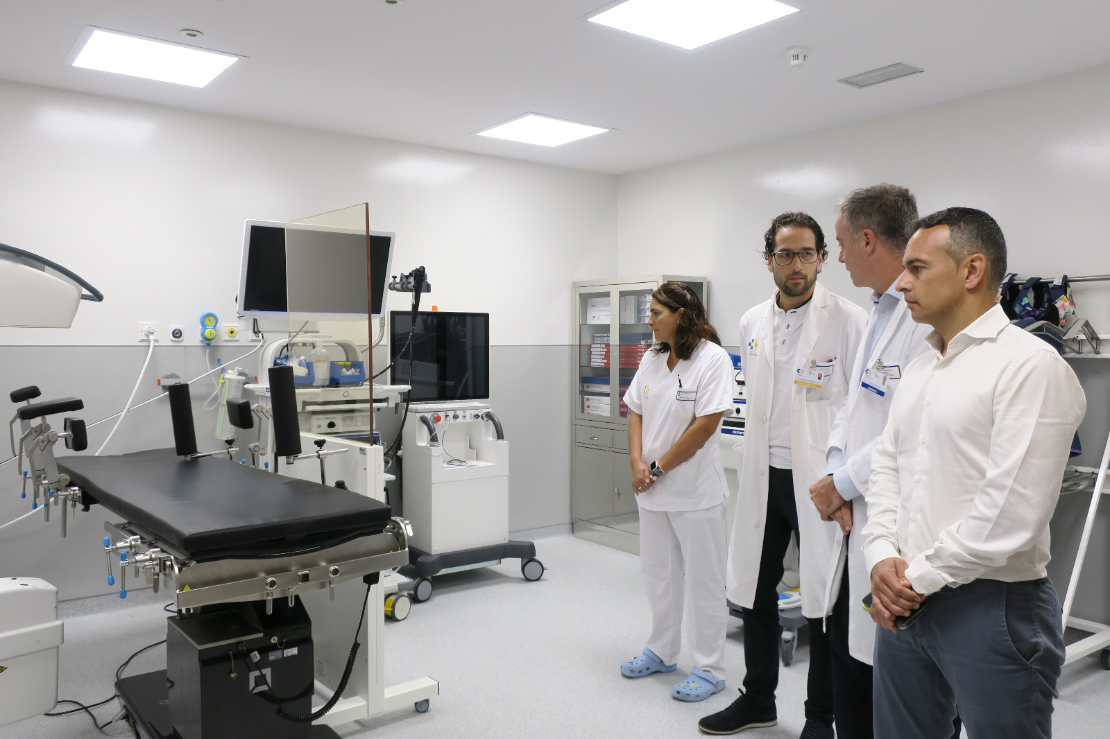 Visita a la nueva sala de endoscopias del Molina Orosa.