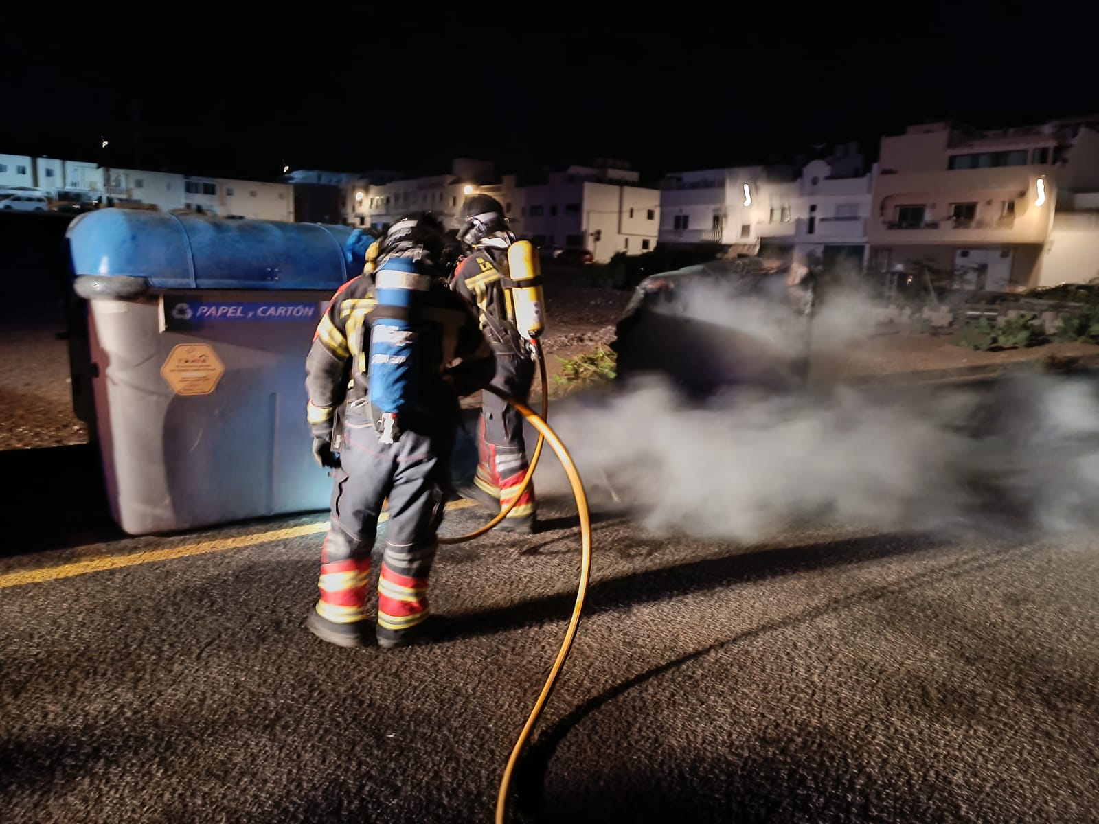 Incendio de contenedores en la calle Francisco Matallana Cabrera.