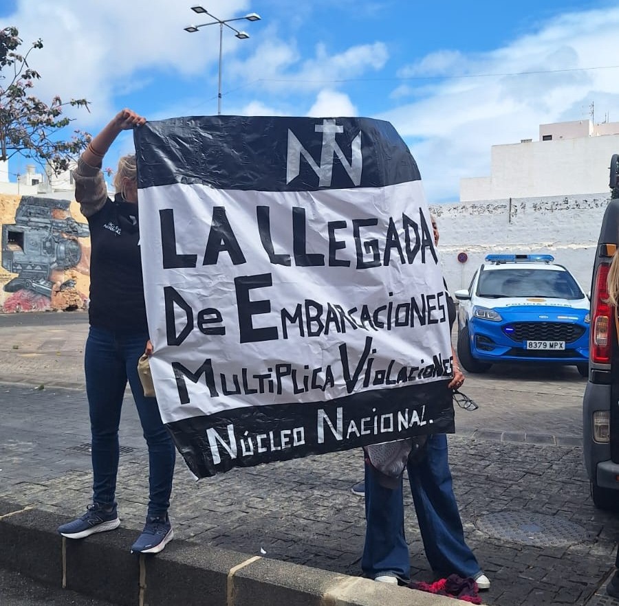 La pancarta que llevaron a la manifestación del 8M en Arrecife (Imagen: BiosferaDigital)