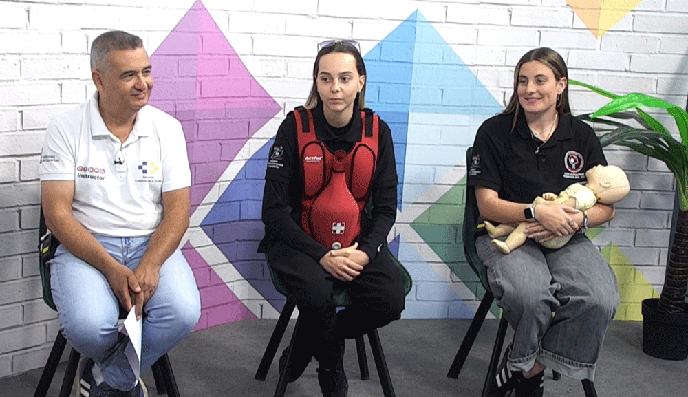Benjamín Nieves junto a las alumnas de Coordinación de Emergencias del CIFP Zonzamas