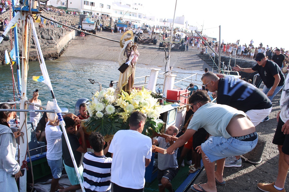 procesión marítima La Santa (4)