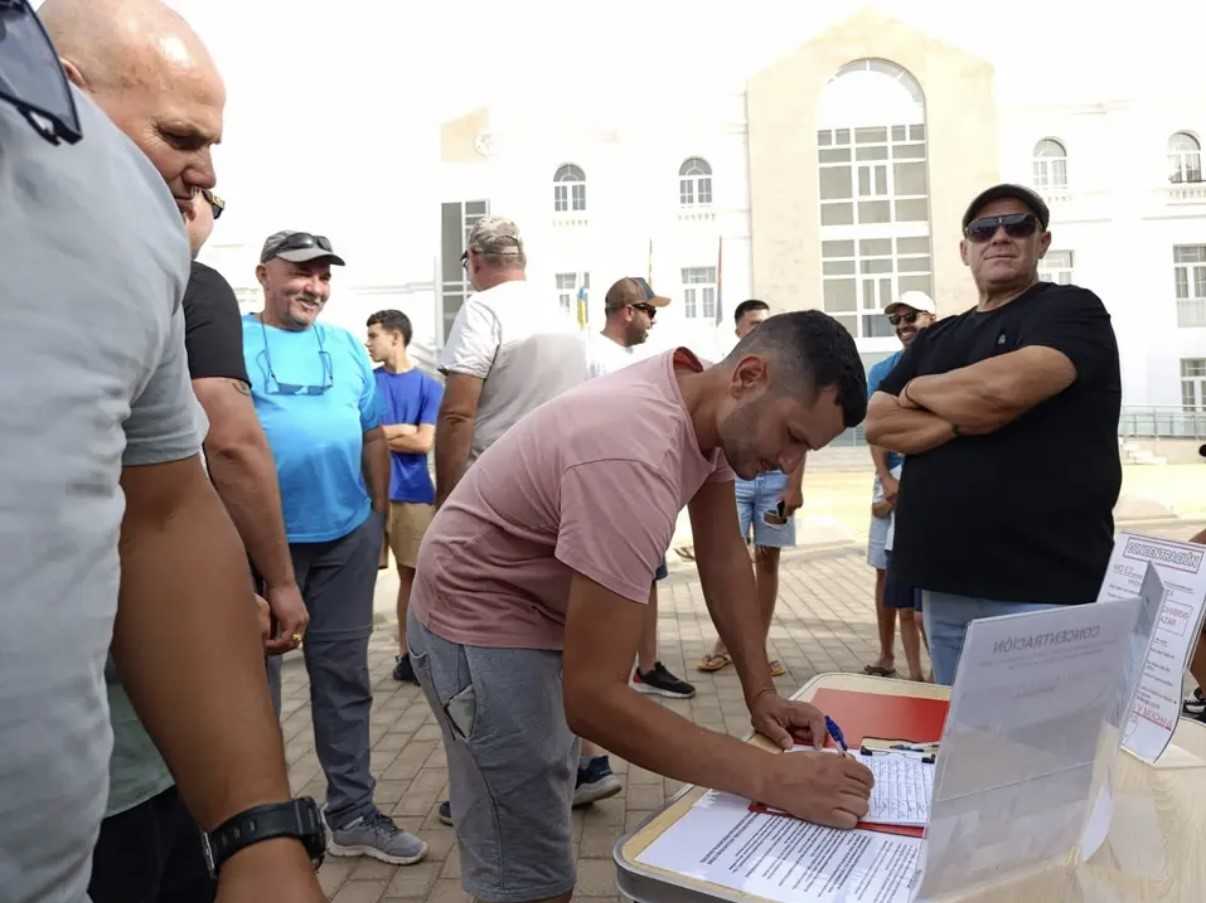 PSOE de Lanzarote Apoya a Cazadores en Protesta Contra el Presidente Betancort por Promesas Incumplidas