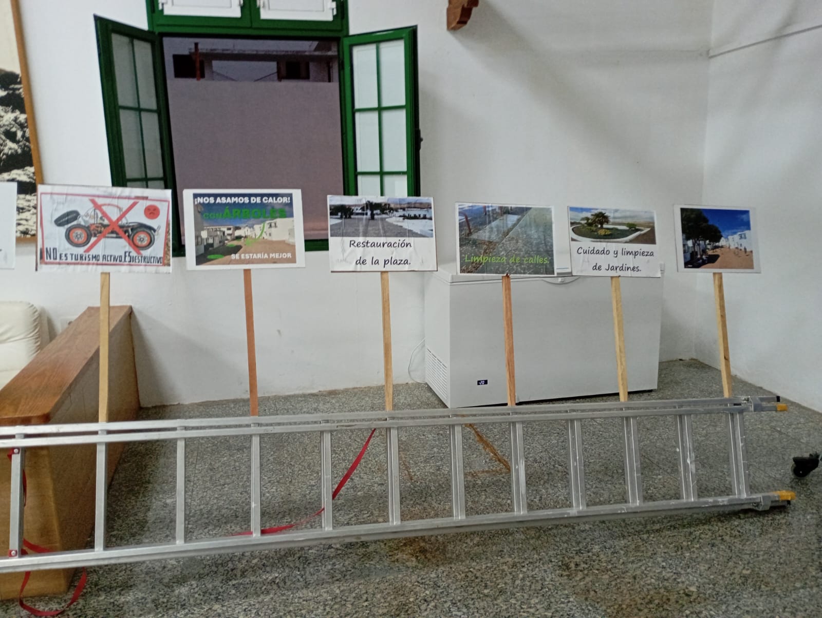 Pancartas de los vecinos de Guatiza