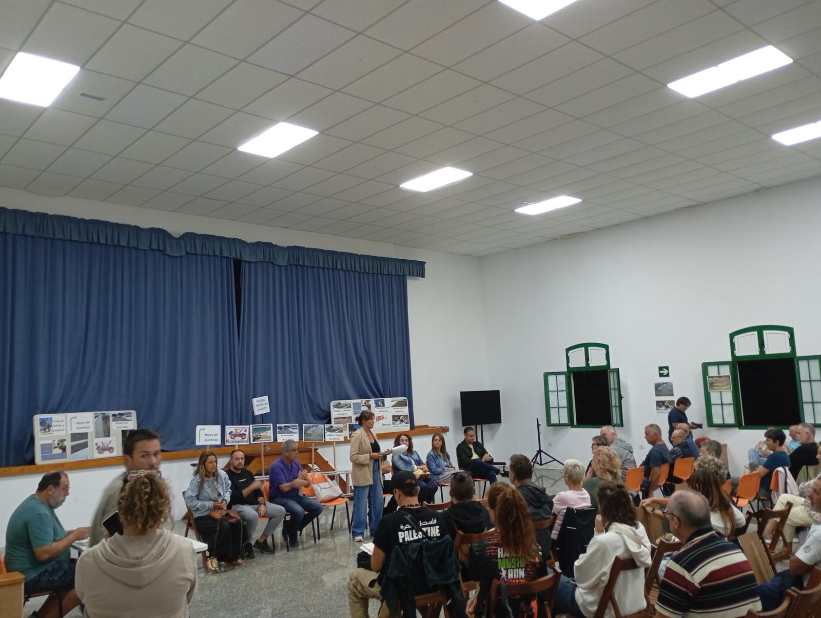 Reunión entre vecinos de Guatiza y Ayuntamiento de Teguise