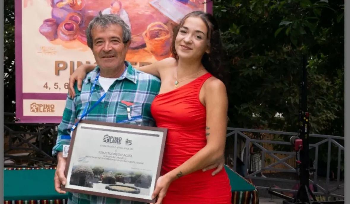 Aquilino con su hija,