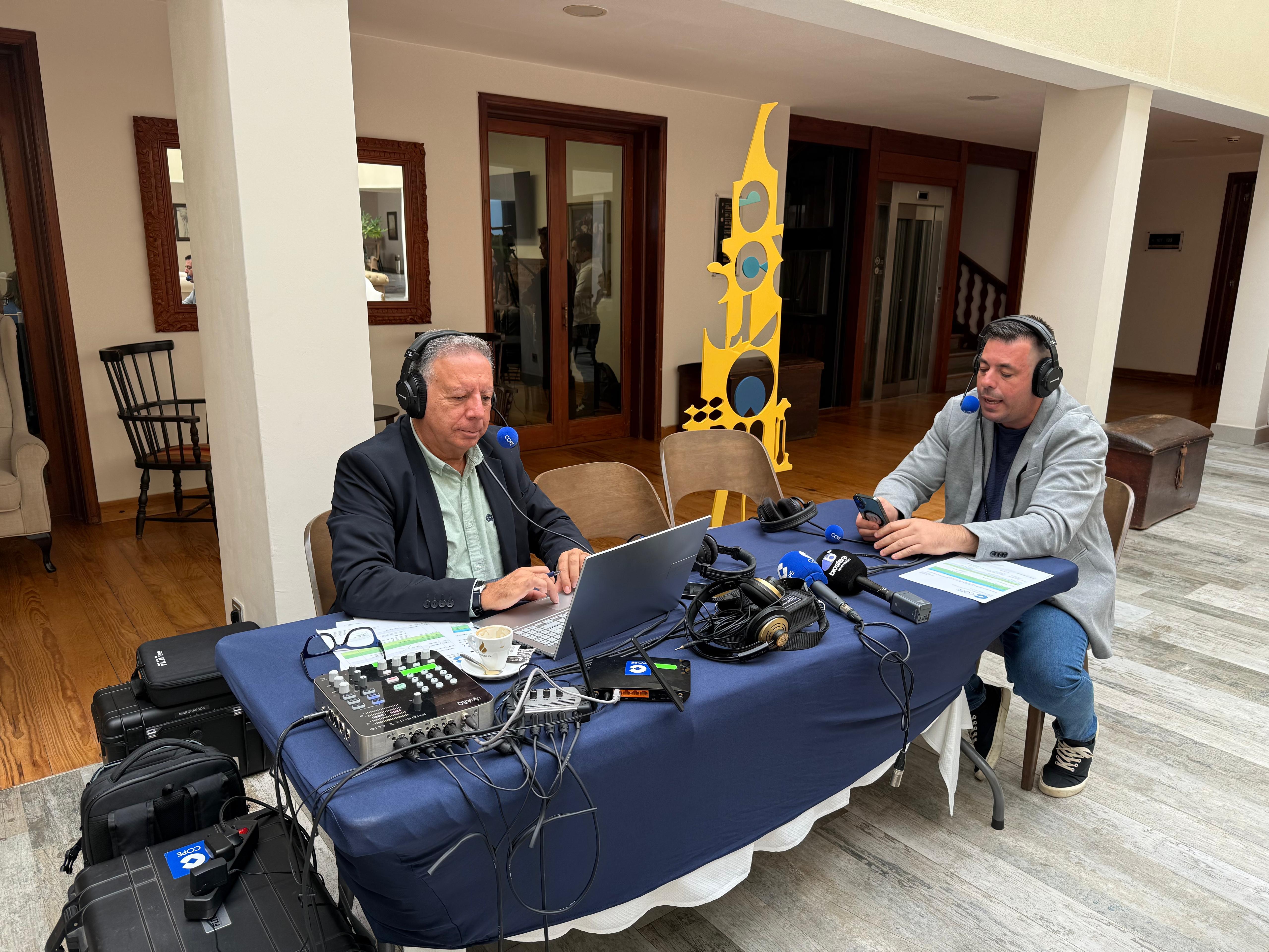 COPE Lanzarote cubriendo el evento