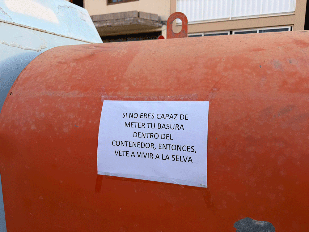 Cartel de crítica vecinal