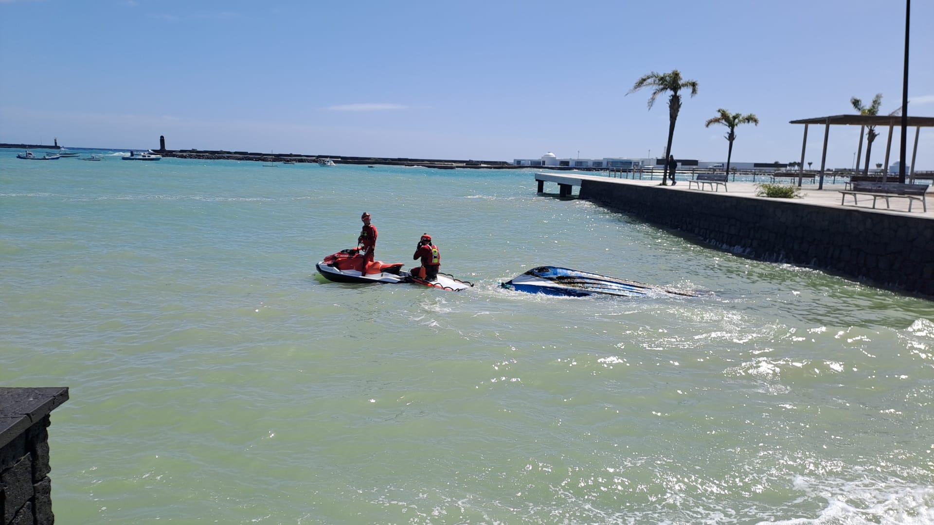 Av. Mancomunidad, detrás de Gran Hotel. Arrecife