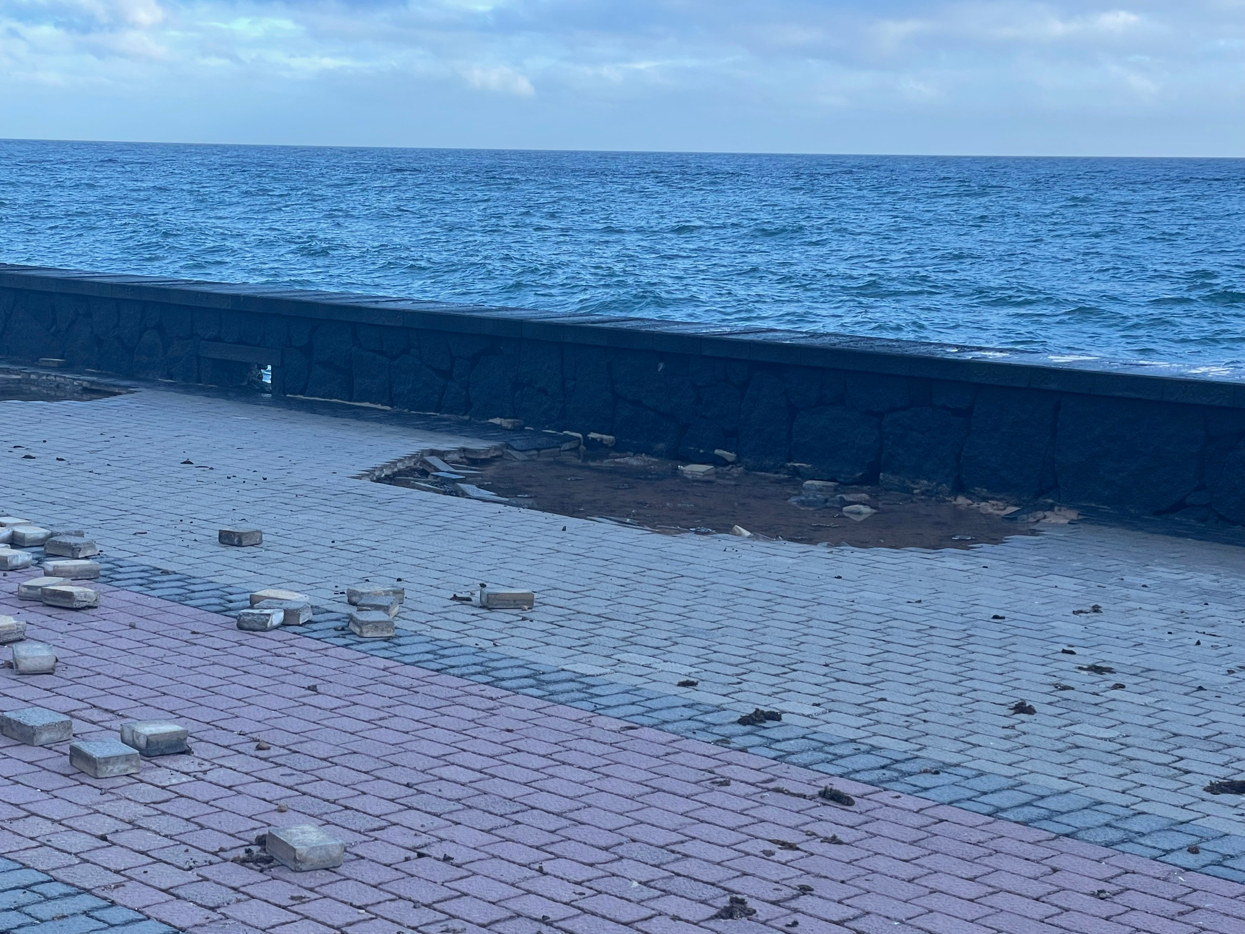 El litoral de Arrecife sufre lo peor de la borrasca por su paso por la capital  5